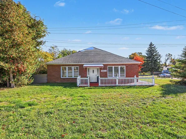 2400 N Lakeshore Rd, Carsonville, MI 48419