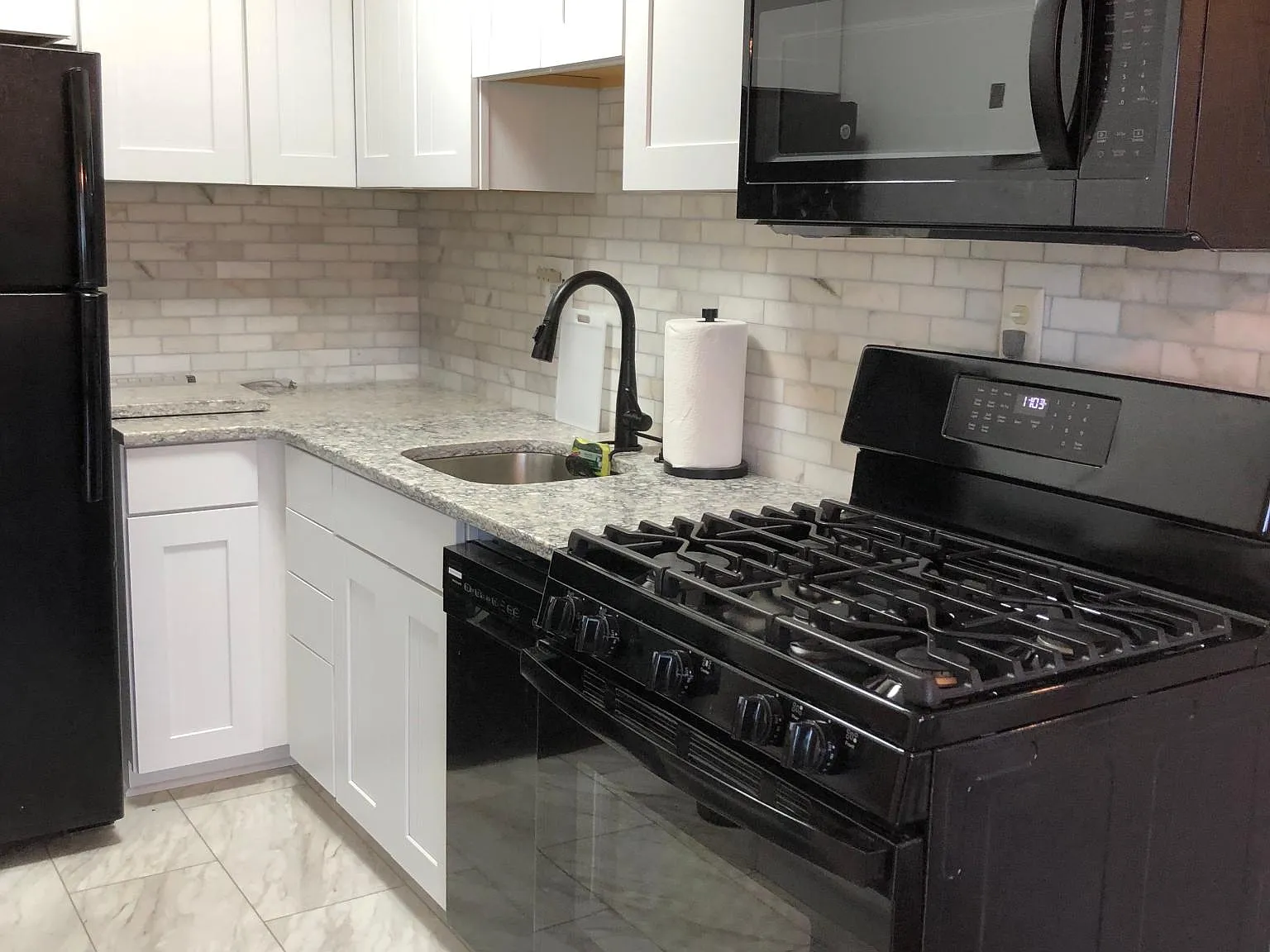1581 N Colonial Ter — Photo 4