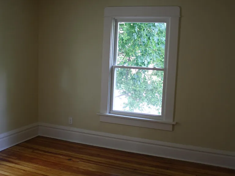 2394 Summit St — Photo 11