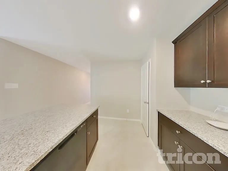 1717 Claireborne Ct — Photo 7