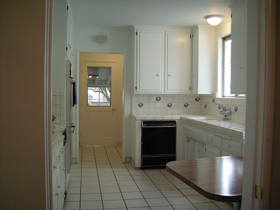 Light and bright kitchen