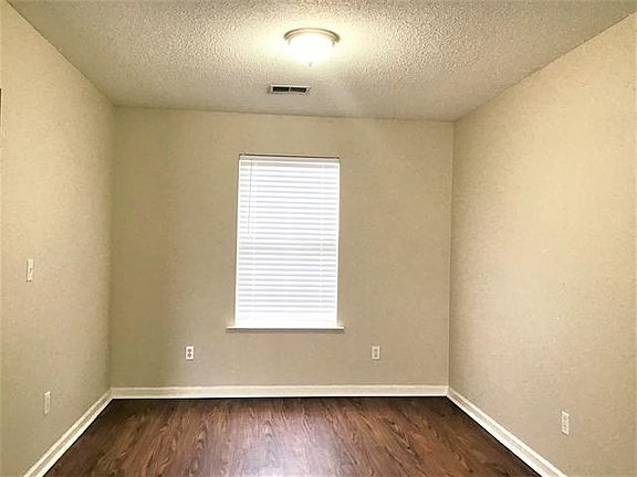 3rd image of 105 Granary Dr