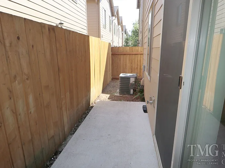 9807 NE 76th Way — Photo 49