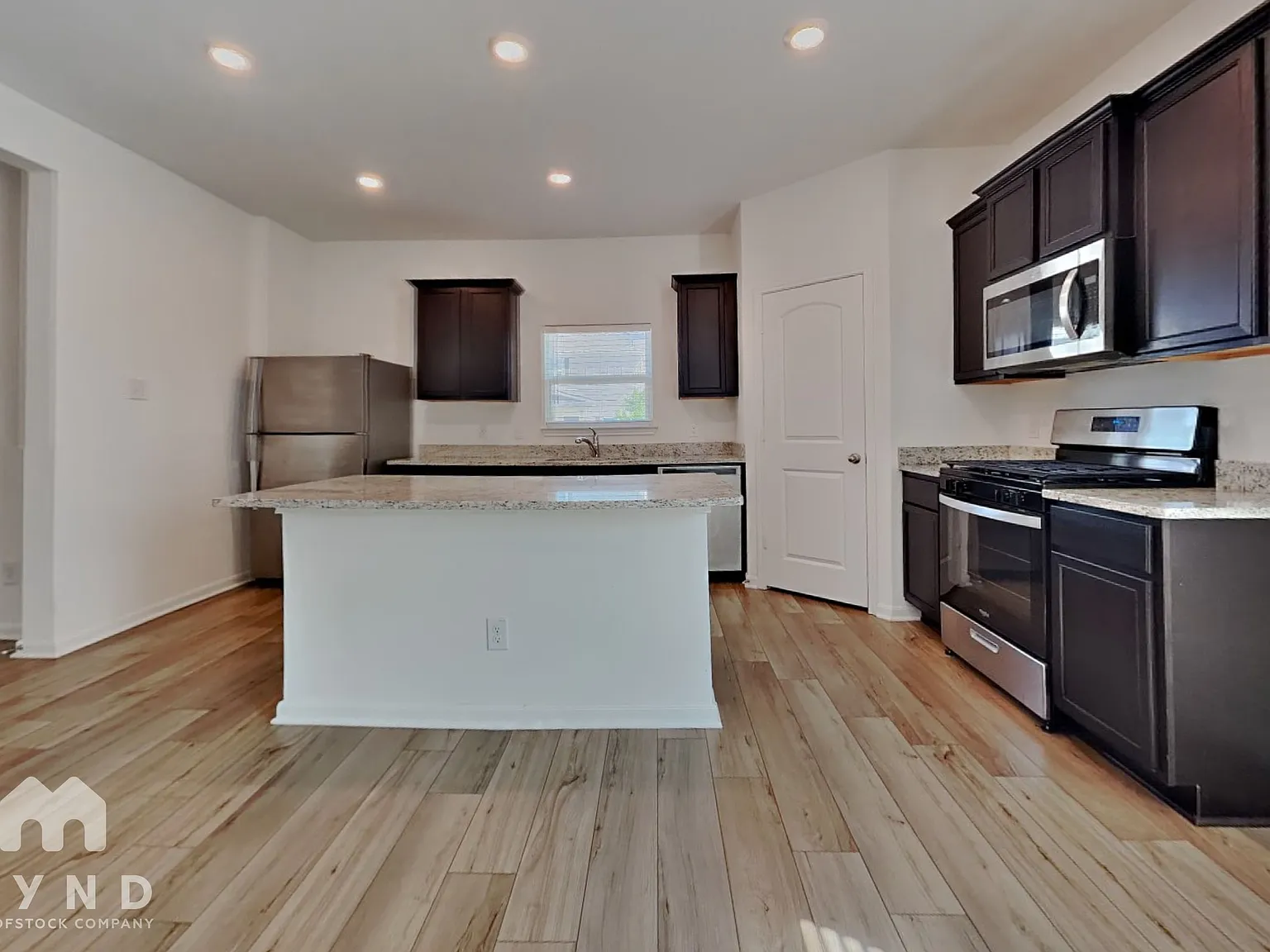4 bed, 2.5 bath, 1783 sqft, $1,660 — Photo 2