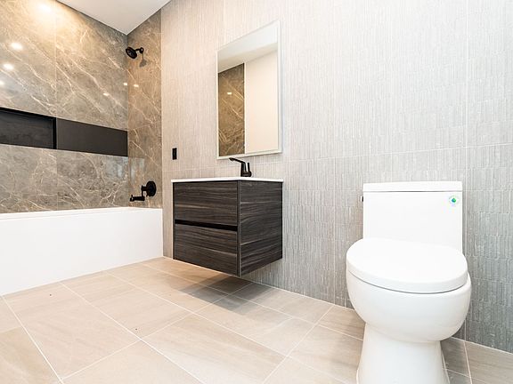 5th image of 159 Meserole Ave #2