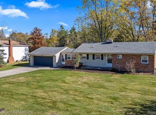 22534 Karen Ct, Farmington Hills, MI 48336