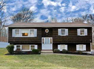 9 Sherri Ln, Spring Valley, NY 10977