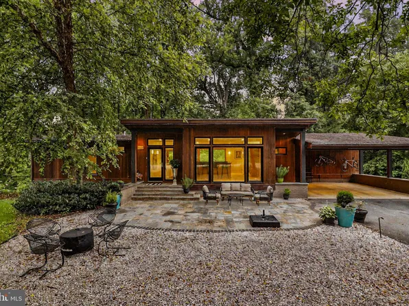 6921 Ayr Ln, Bethesda, MD 20817