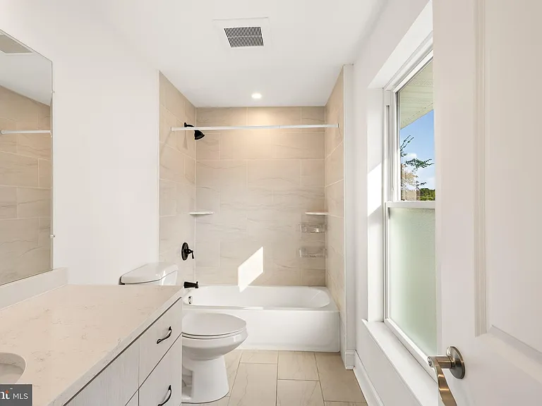 118 Turner St — Photo 29