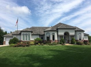 8715 Country Shire Ln, Spring Grove, IL 60081