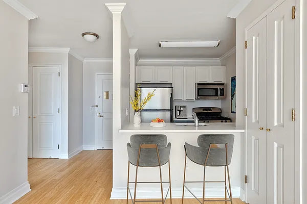 Rented by Greystar | media 9