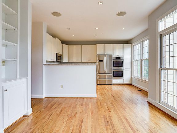 5th image of 1527 N Colonial Ct