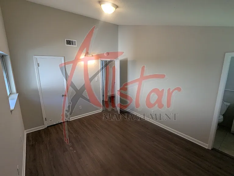 1915 Southaven Cir N — Photo 12