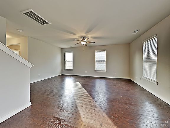 2nd image of 4934 Kingdom Dr