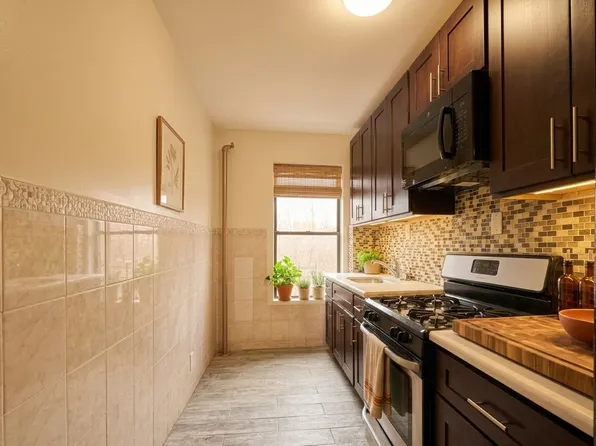 276 Smith Street image 1 of 5
