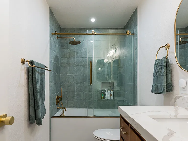 1372 Carinthia Ln — Photo 22