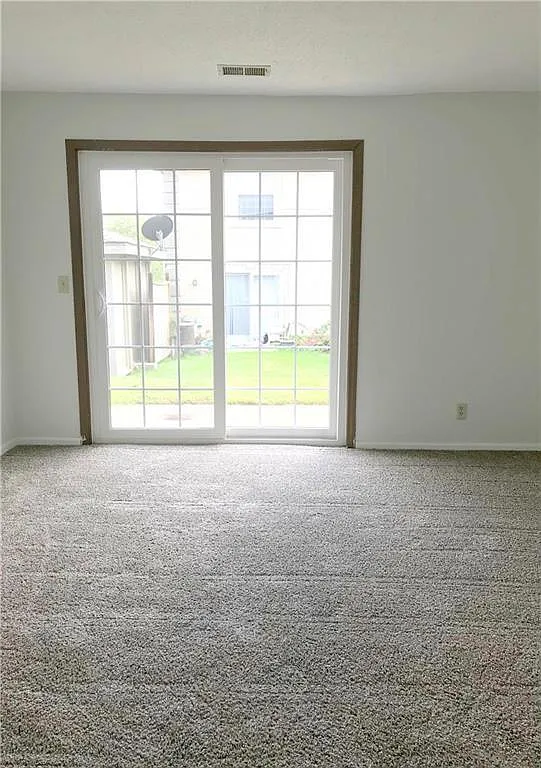 3 bed, 2.5 bath, 1920 sqft, $2,350 — Photo 4