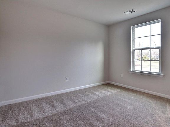 3rd image of 105 Newbaker Sq