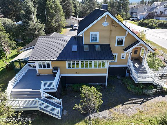 4th image of 900 Odin St