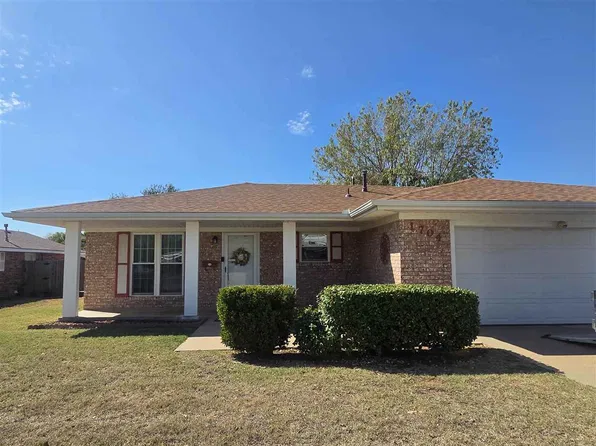 1704 NW Crosby Park Blvd, Lawton, OK 73505