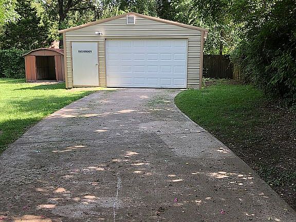 2nd image of 102 Heights Park Dr
