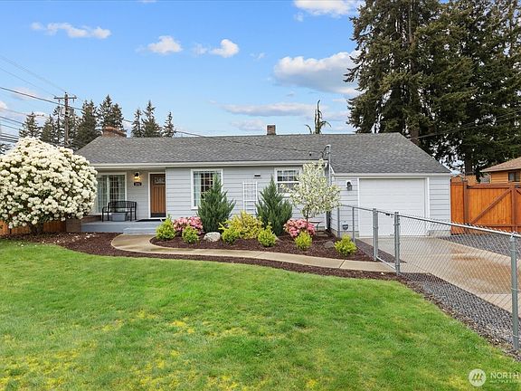 3rd image of 221 Tamarack Avenue