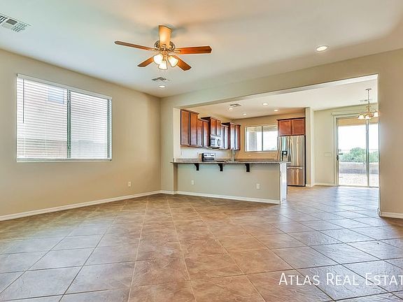4th image of 1053 W Stephanie Ln