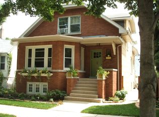 1719 W Rosehill Dr #2, Chicago, IL 60660