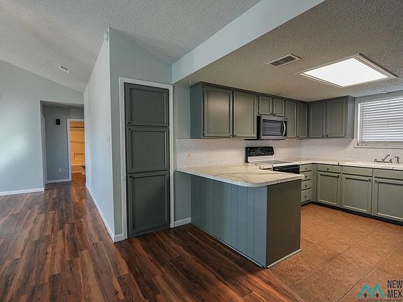 4th image of 709 Corrales Rd