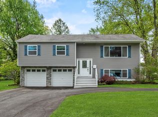 3 Pigeon Hill Rd, Nanuet, NY 10954