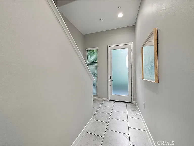 3 bed, 3.5 bath, 1839 sqft, $3,500 — Photo 2