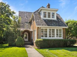 27 Logan Ter, Golf, IL 60029