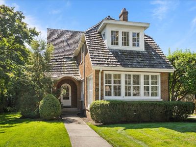 27 Logan Ter, Golf, IL, 60029