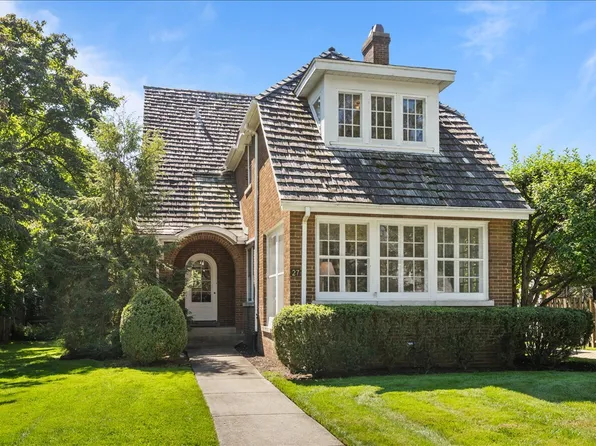 27 Logan Ter, Golf, IL 60029