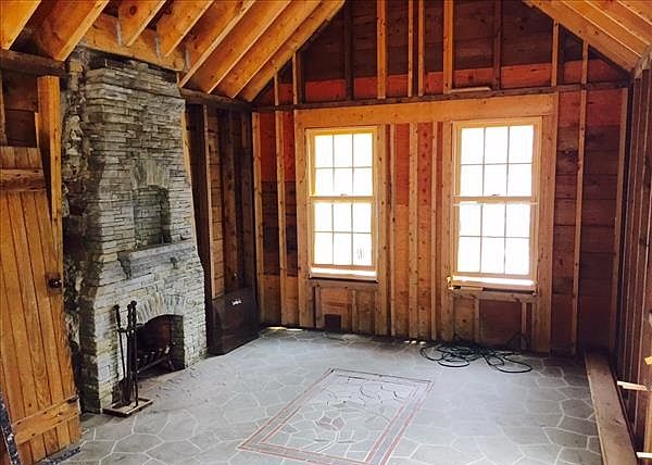 2nd image of 16 Reynolds Ln