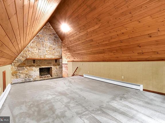 4th image of 430 Pines Rd