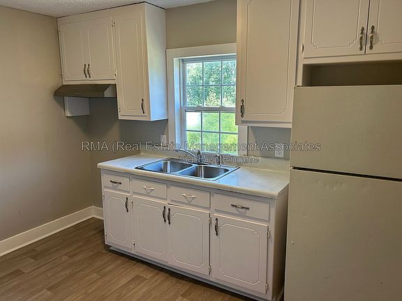 3rd image of 247 Spring St
