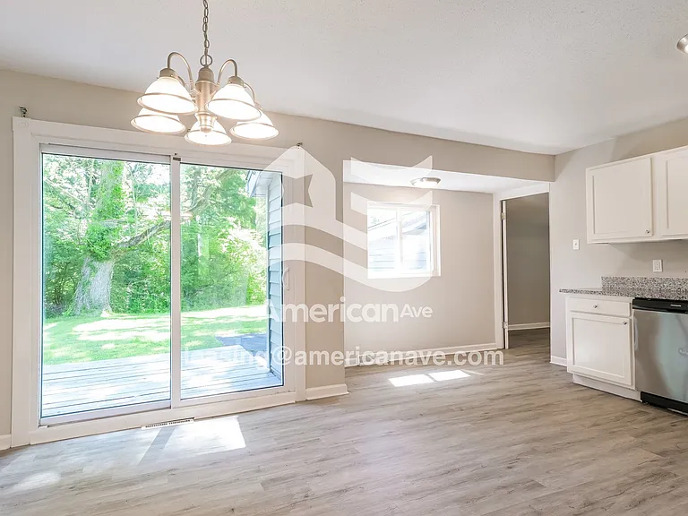 1096499_006_dining_room_13816335.jpg