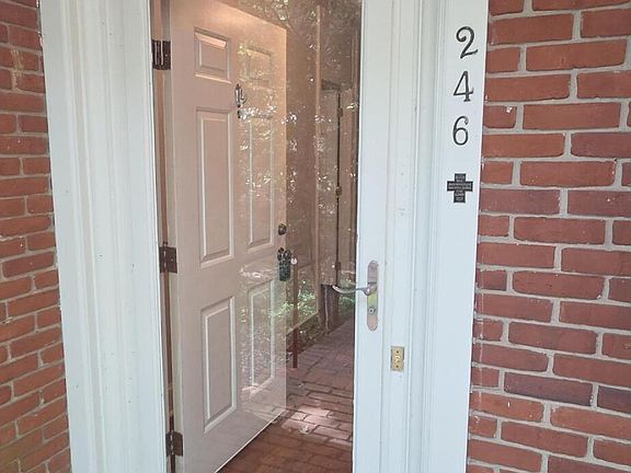 4th image of 246 Eastbrooke St