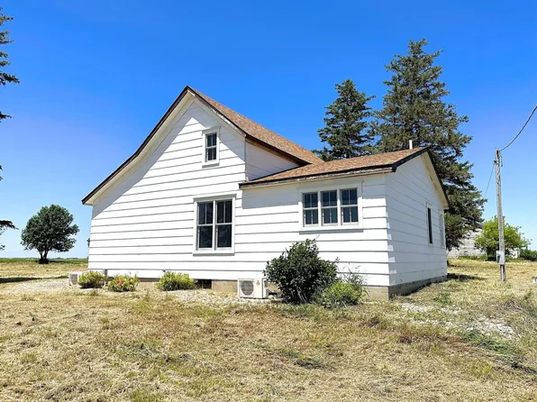4679 475th St, Mallard, IA 50562