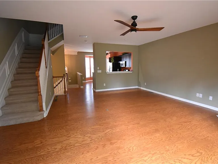 1002 Thornborough Dr — Photo 2