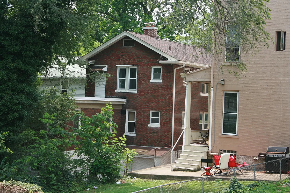 Building Photo - 2330 Ohio Ave #LOWER STUDIO