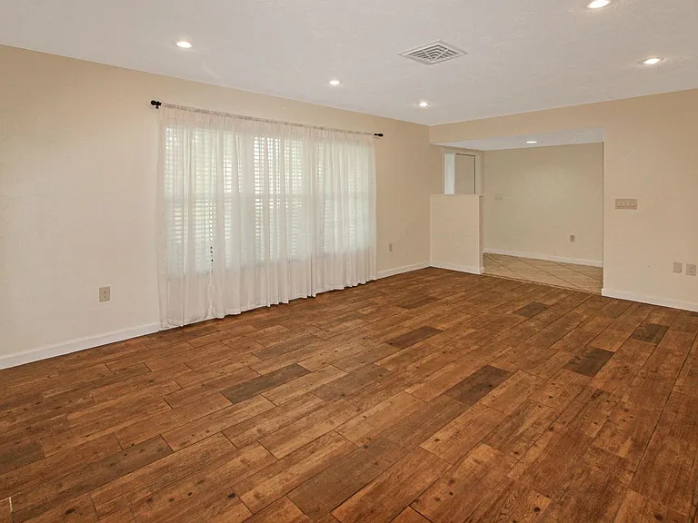 1036 N Cypress Point Dr — Photo 4