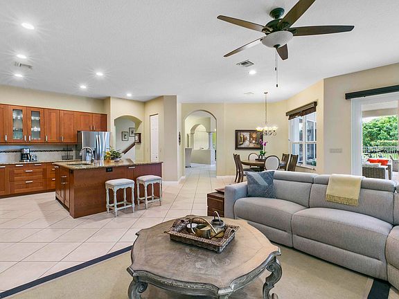 4th image of 10793 Oak Meadow Ln