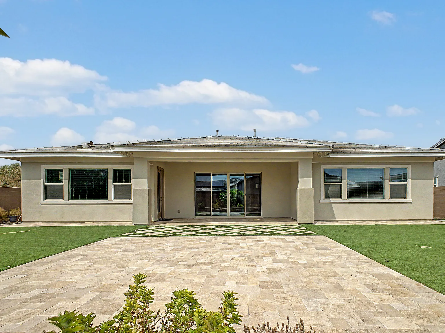 4 bed, 3.5 bath, 3200 sqft, $3,299 — Photo 2