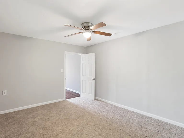 102 Burdock Cir — Photo 16