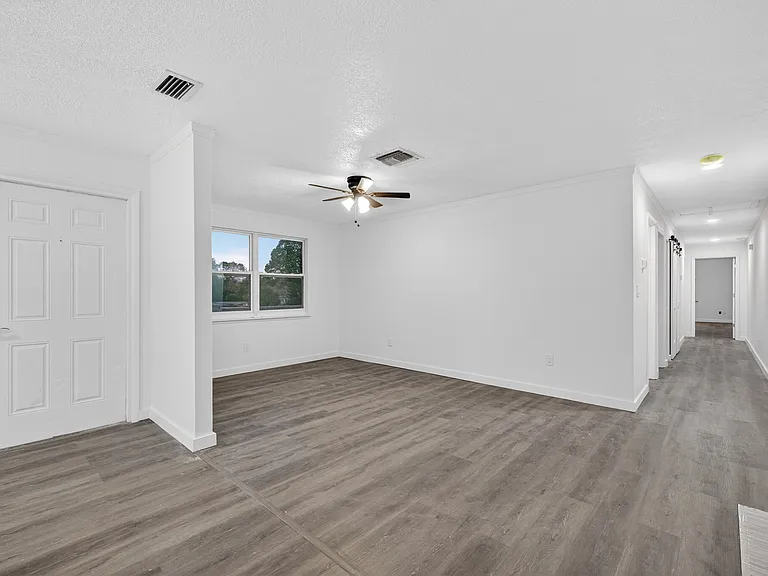 321 SE Blvd N #2 — Photo 11