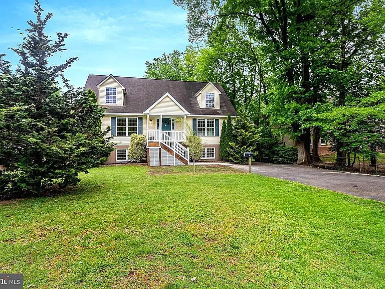 6703 Oak Dr — Photo 1