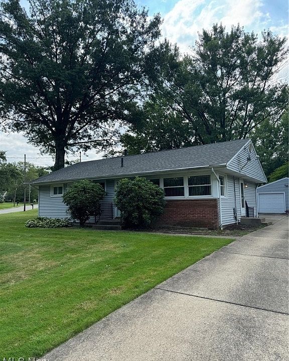 1st image of 8162 Fairhill Dr NE
