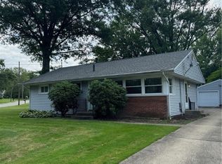 8162 Fairhill Dr NE, Warren, OH